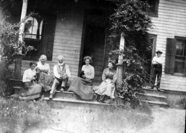 James Harvey Doxsee, family at Farmhouse in Islop. Bearded around 1900.